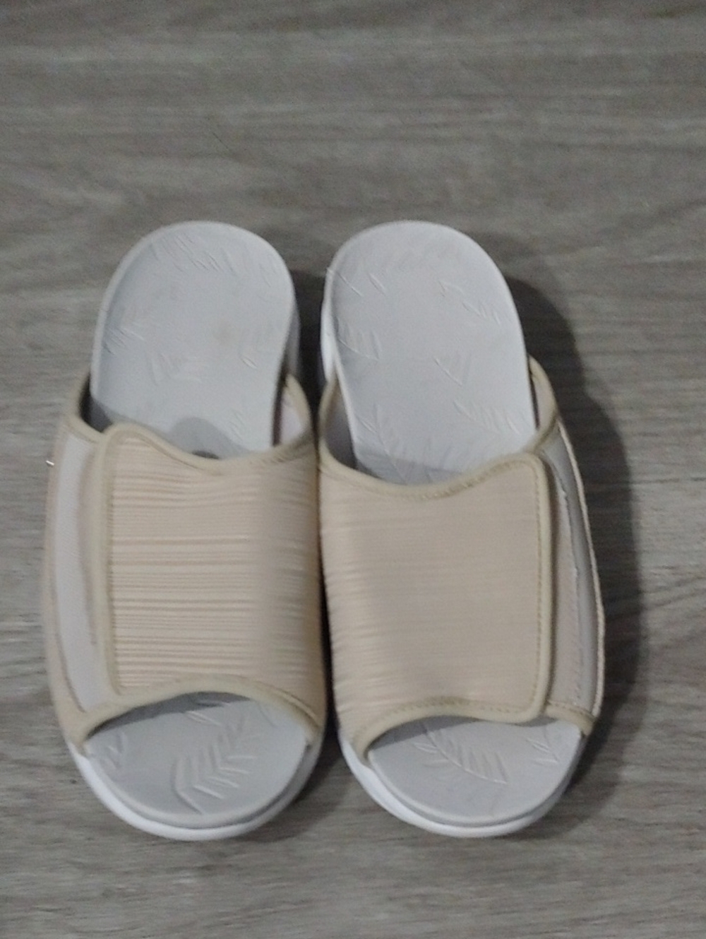 Bzees Size 8 Adjustable Sandles